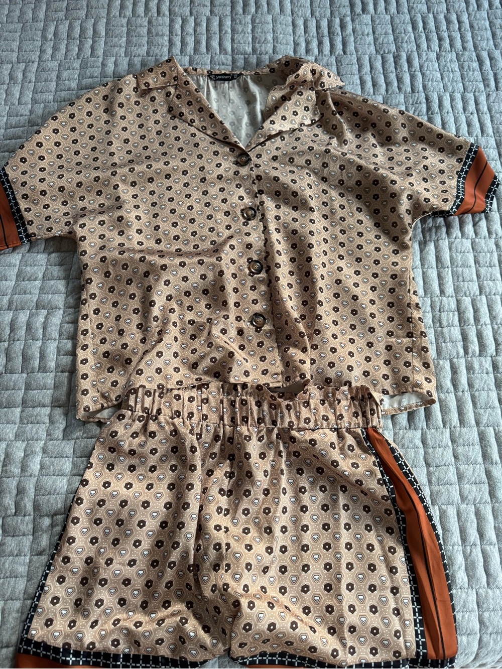 2 piece satin style set. Size medium